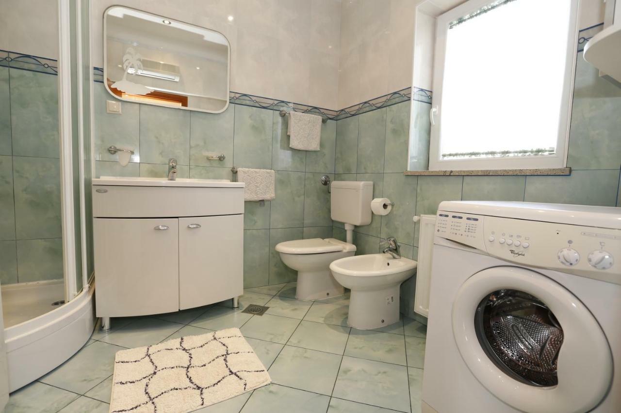 Apartment Bojan With Terrace And Sea View Башка Екстер'єр фото