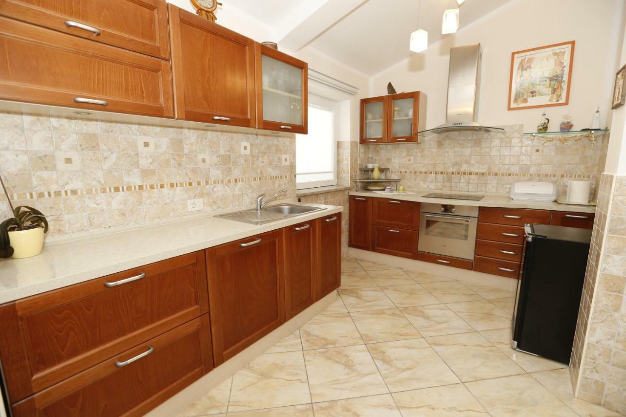 Apartment Bojan With Terrace And Sea View Башка Екстер'єр фото