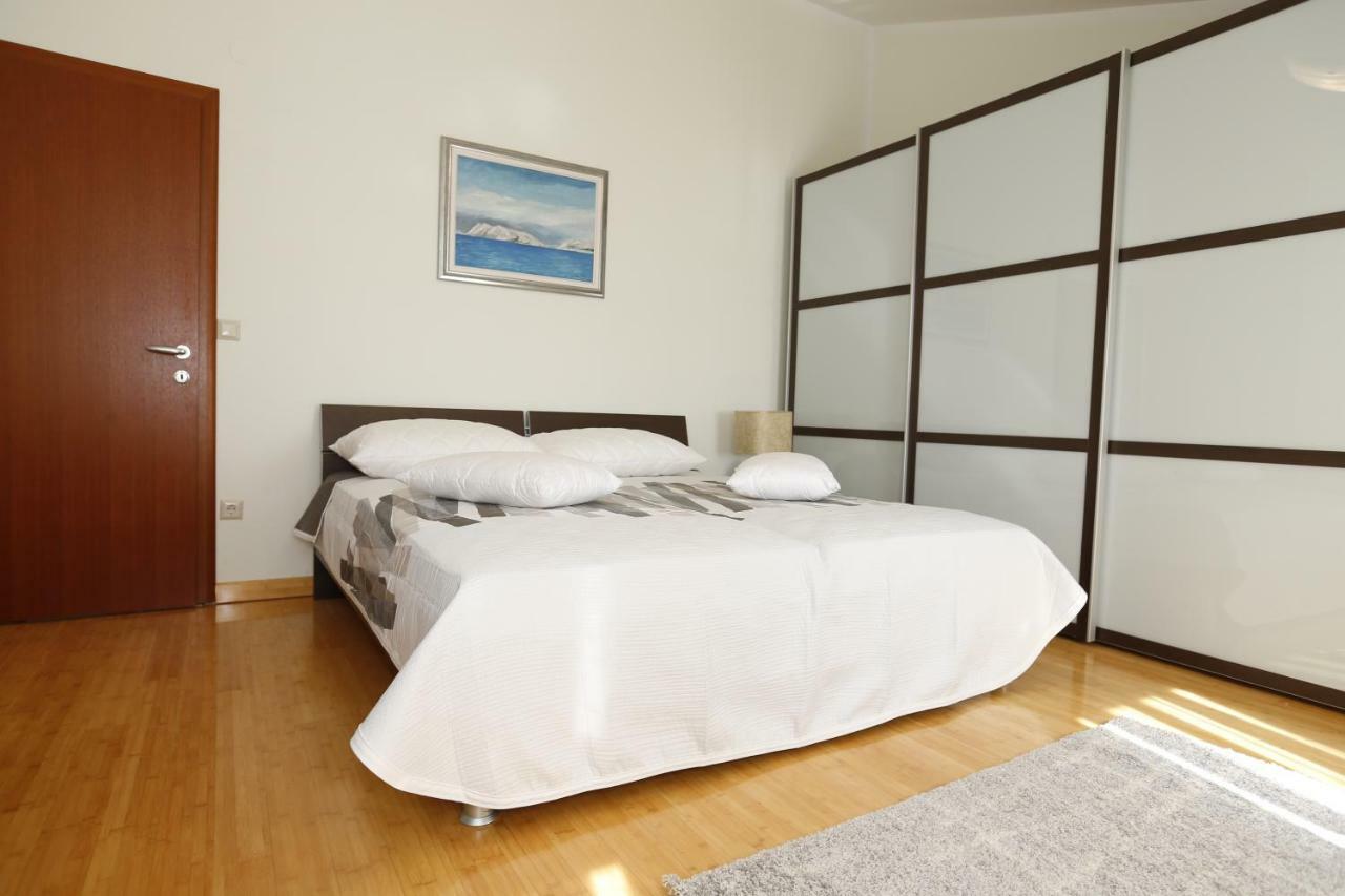 Apartment Bojan With Terrace And Sea View Башка Екстер'єр фото