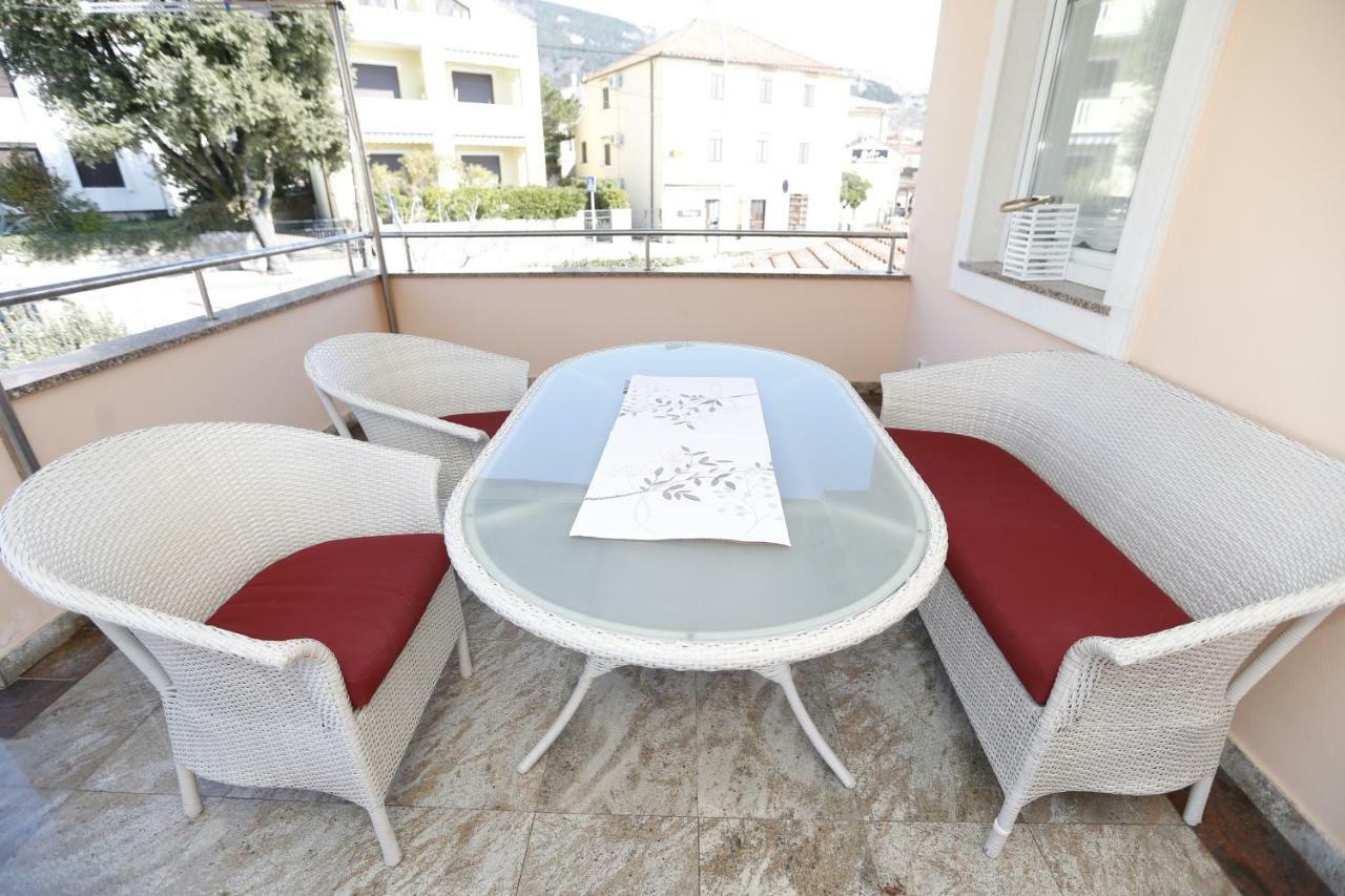 Apartment Bojan With Terrace And Sea View Башка Екстер'єр фото
