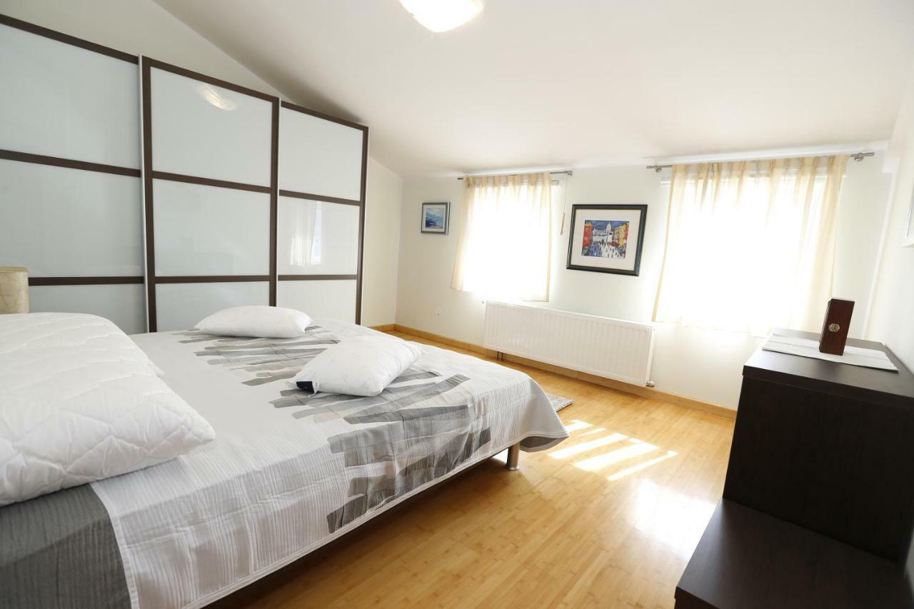 Apartment Bojan With Terrace And Sea View Башка Екстер'єр фото