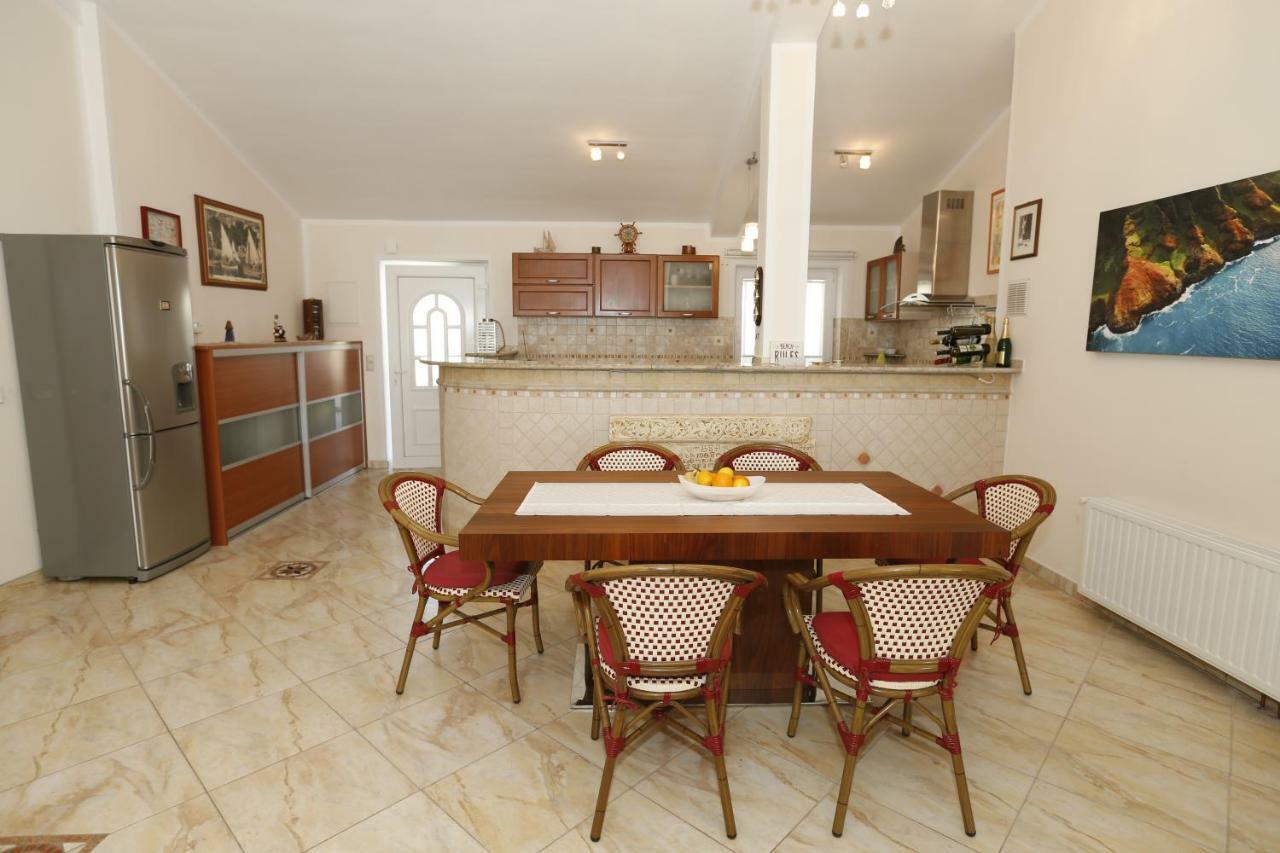 Apartment Bojan With Terrace And Sea View Башка Екстер'єр фото