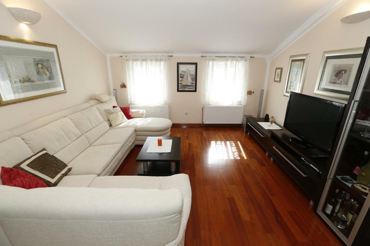 Apartment Bojan With Terrace And Sea View Башка Екстер'єр фото