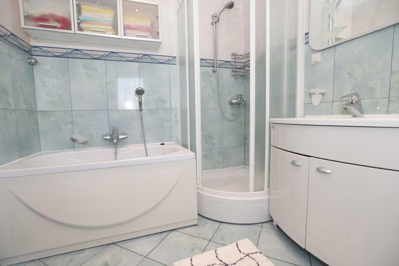 Apartment Bojan With Terrace And Sea View Башка Екстер'єр фото